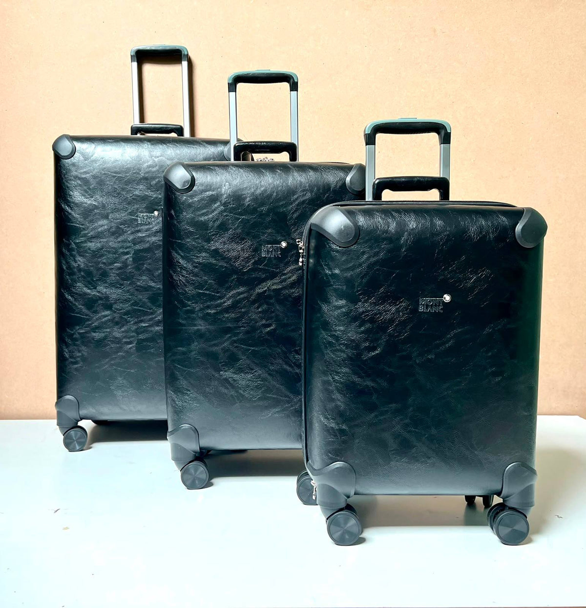 Travel Bags Set
Master💓💓
3in1
650 dhs✅✅

Zain341
♥️♥️♥️