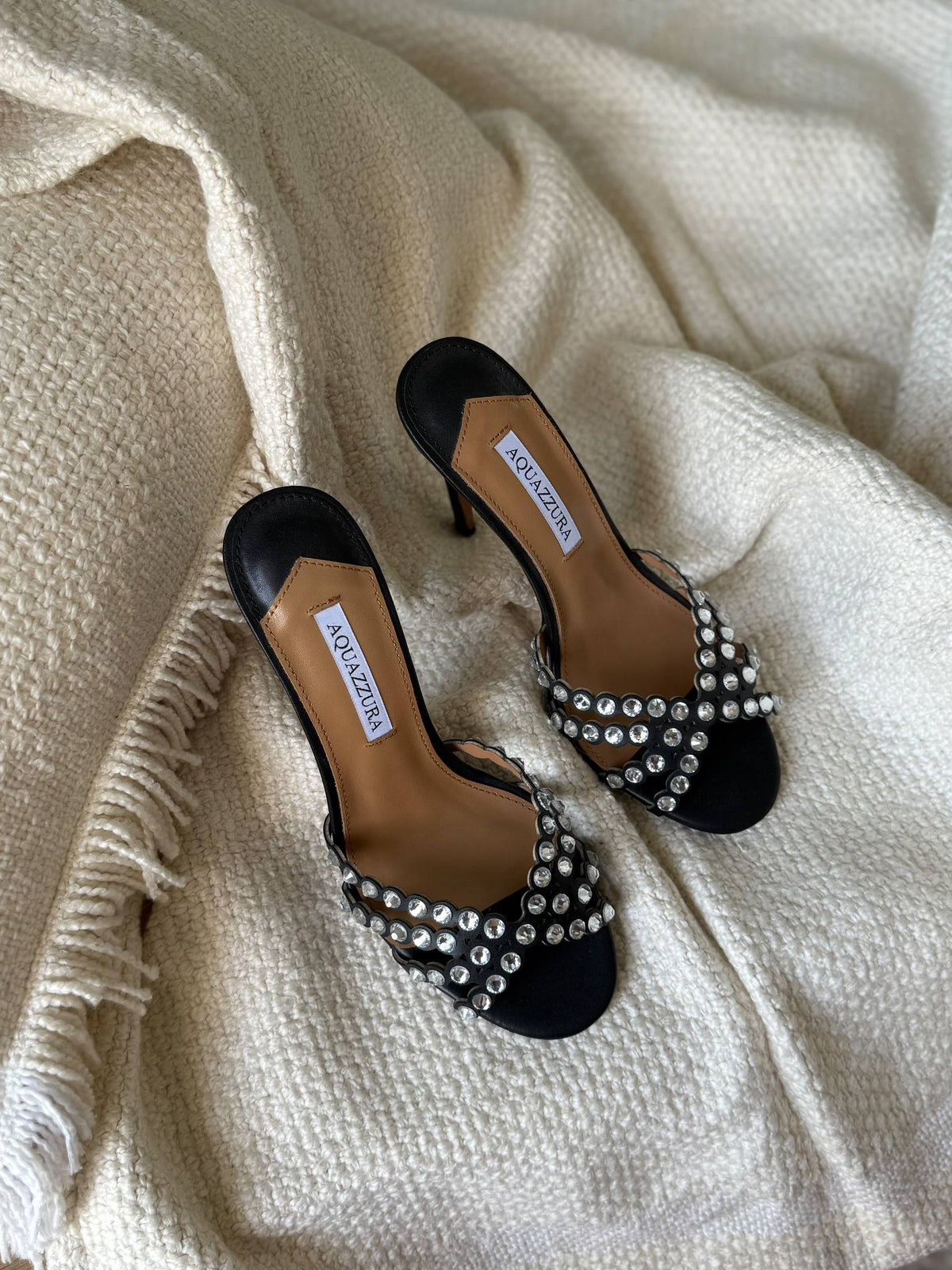 AQUAZZURA 

36 to 41

430 dhs🇦🇪🇦🇪🇦🇪

Zain288
♥️♥️♥️
