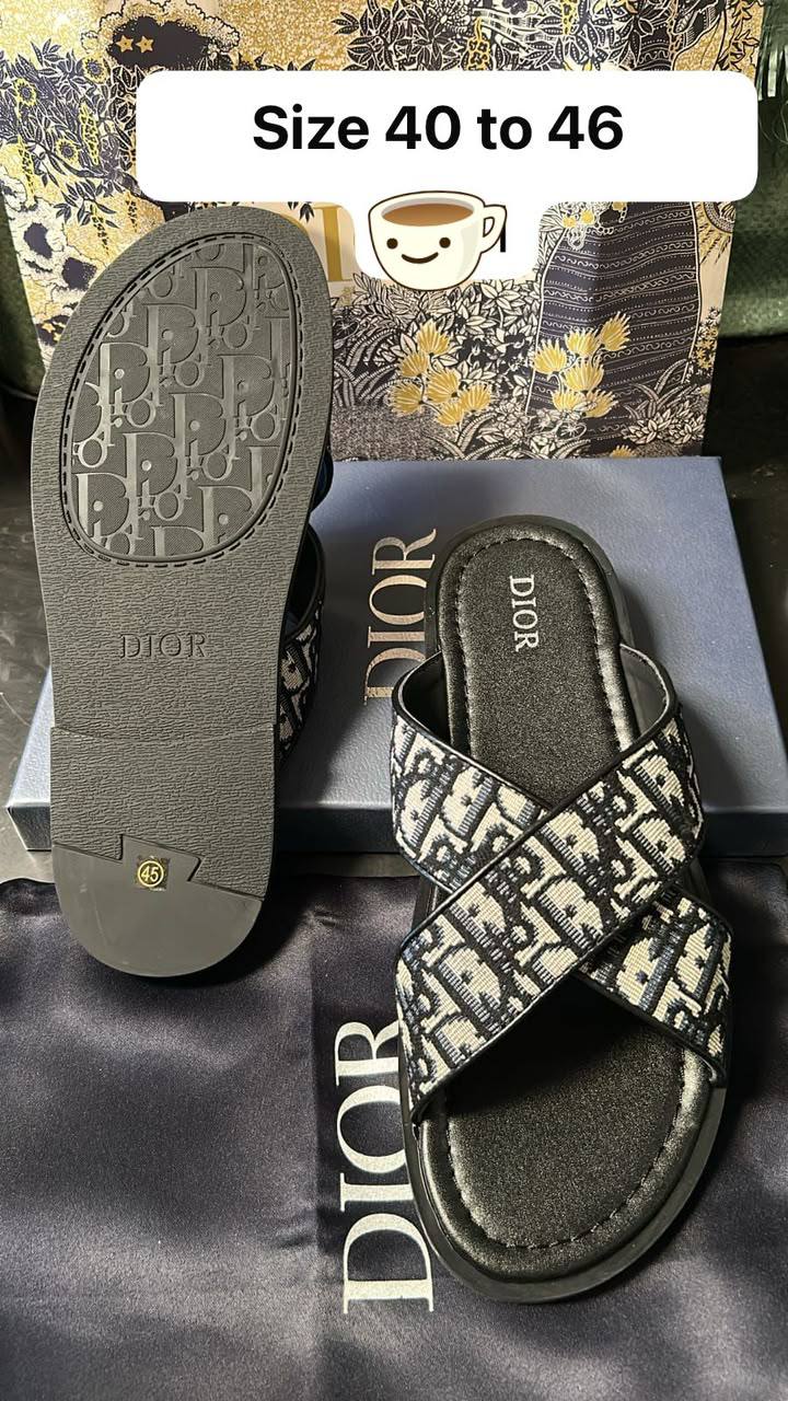 Dior

100 dhs🇦🇪🇦🇪

Zain103
♥️♥️♥️