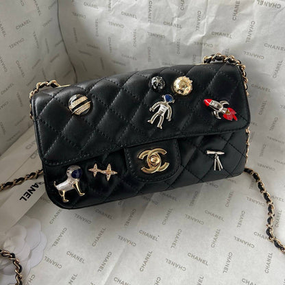 Chanel 

re stokes 
👠
250 DHS🇦🇪🇦🇪

20cm🥰🥰
Zain228
♥️♥️♥️