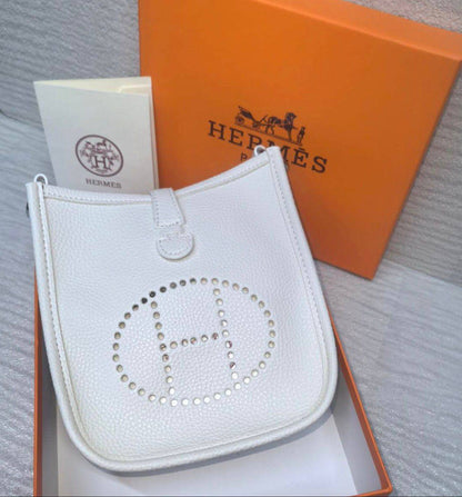 Hermes 

Good Quality 

With Box 
🎁🎁🎁

85 dhs❤️

Zain250
♥️♥️♥️