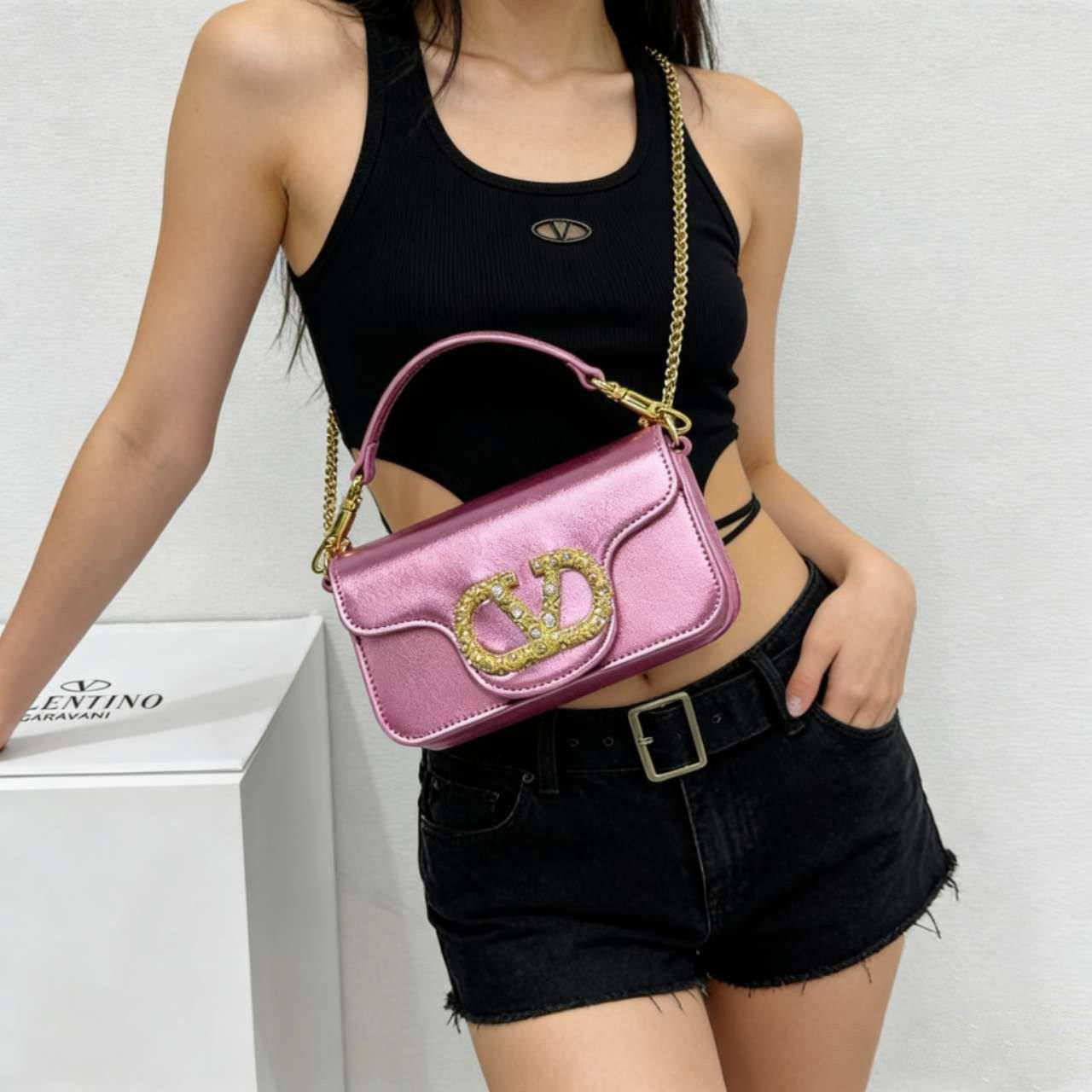 VALENTINO 
NEW CAME HIGH QUALITY 

WITH BOX 
🎁🎁🎁

125 dhs💓
Size:20cm

Zain39
♥️♥️♥️