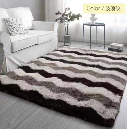 Velvet carpet 
Washing machine you can wash .
Good quality strong for long time !!
Size 160*210
120 dhs✅

Zain99
♥️♥️♥️