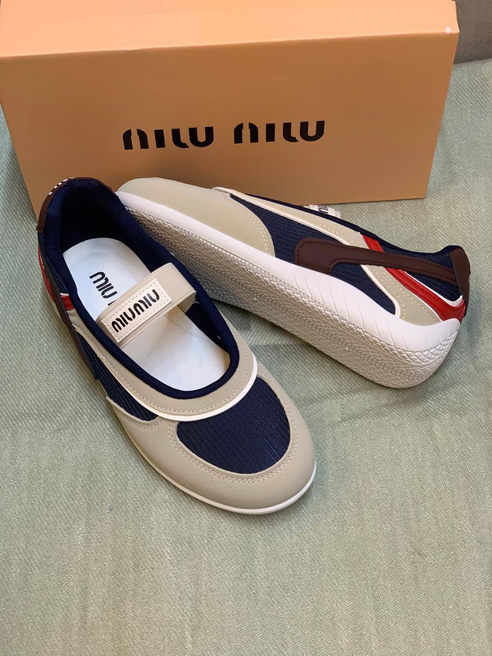 MIU MIU 
Master quality 
 Size 36-41  
190 dhs✅

Zain88
♥️♥️♥️