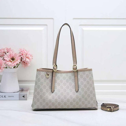 Gucci

High quality

Size：32cm

With box 

110 dhs🇦🇪🇦🇪
Zain50
♥️♥️♥️