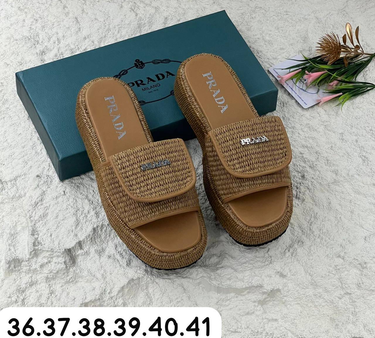 Prada slippers 

Speial price.    offer offer
75 dhs✅

Sizes write in photos

Zain80
♥️♥️♥️
