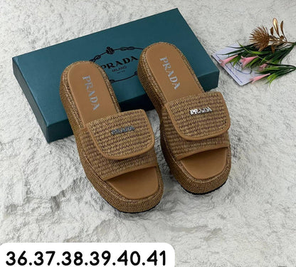 Prada slippers 

Speial price.    offer offer
75 dhs✅

Sizes write in photos

Zain80
♥️♥️♥️