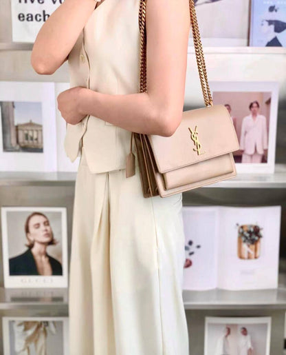 YSL NEW CAME GOOD QUALITY WITH BOX 
110 dhs🇦🇪🇦🇪

Zain295
♥️♥️♥️