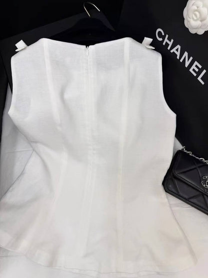 CHANEL
Women’s Linen Tshirt 
Master Quality 
SML
250 dhs✅

Zain276
♥️♥️♥️