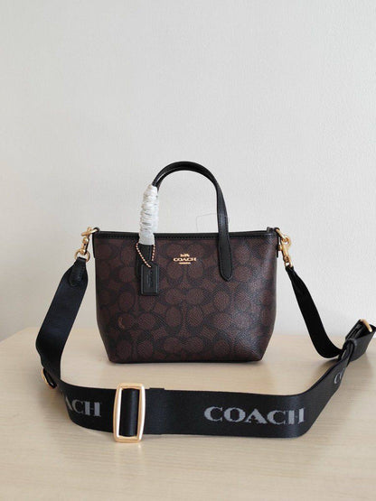 Coach
90 dhs✅ 

with box
🎁🎁🎁

Zain72
♥️♥️♥️