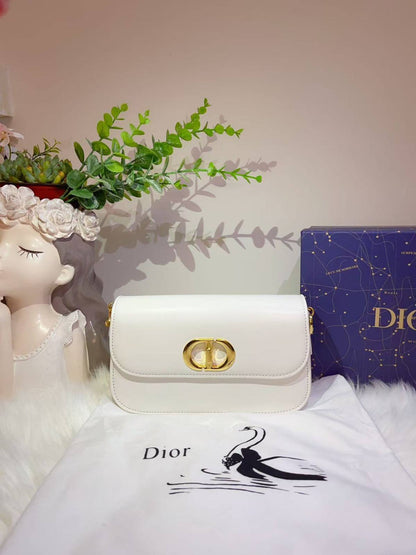 Dior

best quality 
with box

95 dhs🇦🇪🇦🇪
size23CM

Zain290
♥️♥️♥️