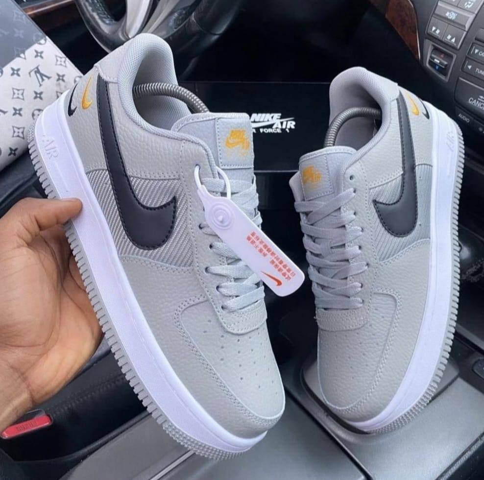 Nike
Size 40 to 45 
110 dhs💓

Zain27
♥️♥️♥️