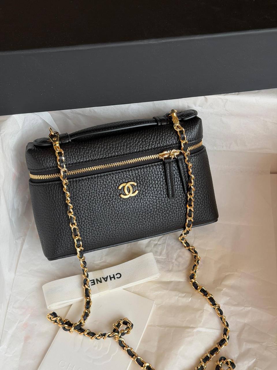 Chanel
 𝐕𝐀𝐍𝐈𝐓𝐘 𝐂𝐀𝐒𝐄 𝐖𝐈𝐓𝐇 𝐂𝐇𝐀𝐈𝐍 𝐒𝐔𝐏𝐄𝐑 𝐌𝐀𝐒𝐓𝐄𝐑 𝐐𝐔𝐀𝐋𝐈𝐓𝐘 
𝐋𝐀𝐑𝐆𝐄 -1300 dhs✅
𝐌𝐞𝐝𝐢𝐮𝐦 - 1250 dhs✅
𝐒𝐦𝐚𝐥𝐥 - 1200 dhs✅

ETAG4
♥️♥️♥️