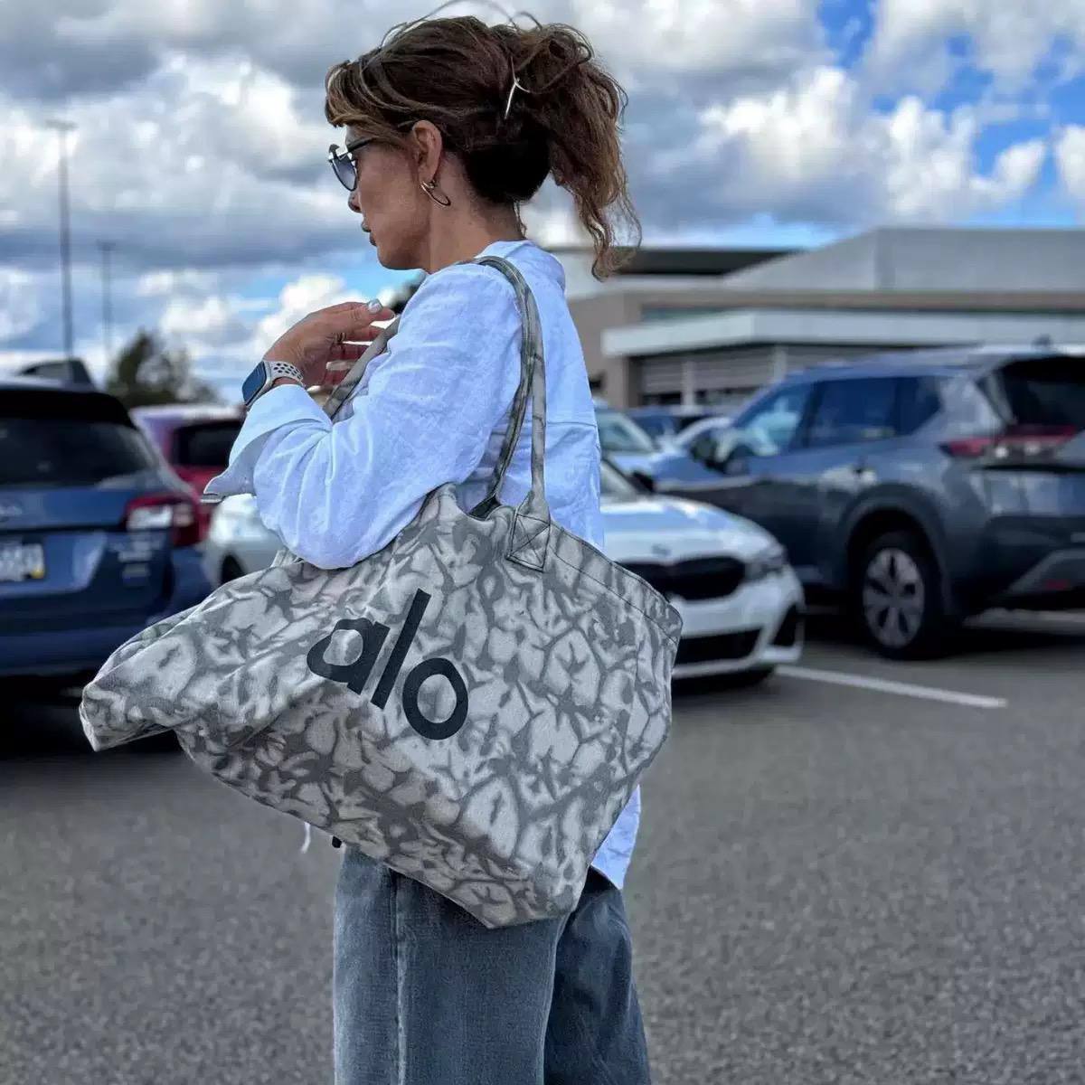 ALO 
65 dhs🪙💚
Good Quality
Check Size 

Zain90
♥️♥️♥️
