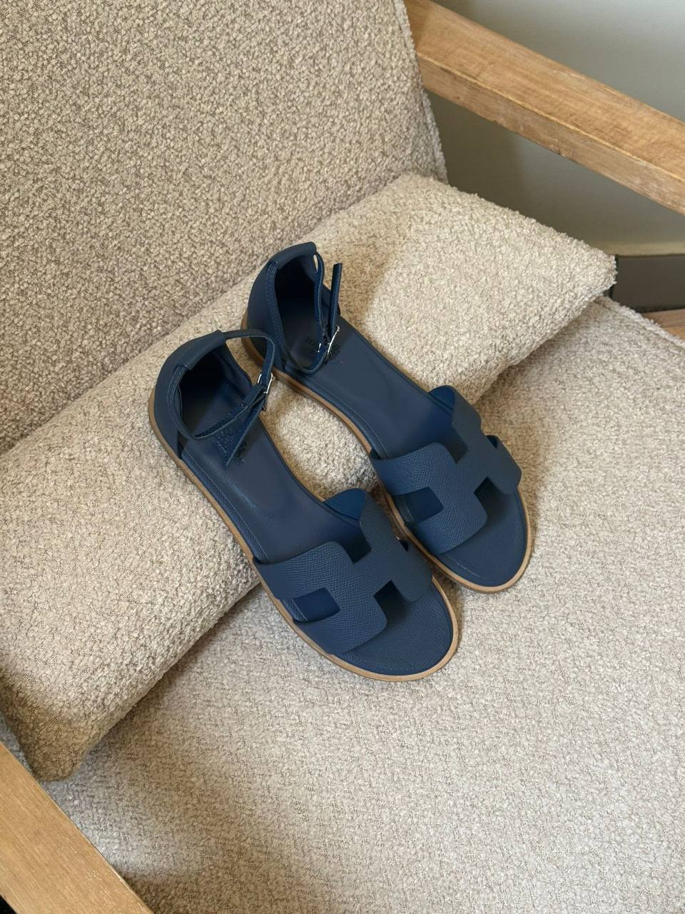 Hermes 🖤
✨ 𝐀𝐯𝐚𝐢𝐥𝐚𝐛𝐥𝐞 𝐍𝐨𝐰
✨ 𝐒𝐢𝐳𝐞𝐬: 𝟑𝟔 — 𝟒𝟏
450 dhs💓

Zain298
♥️♥️♥️