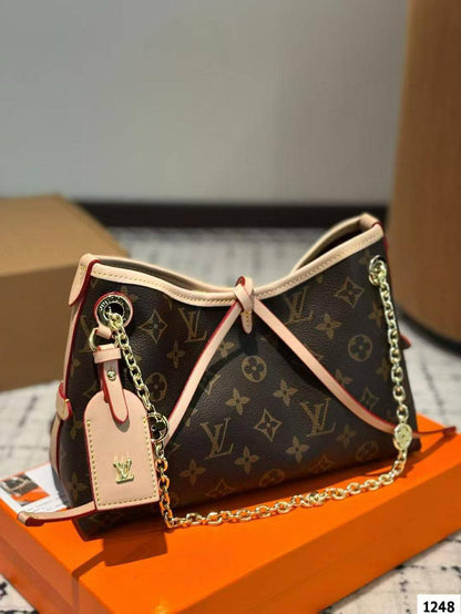 LV
Quality 💯
Size 24cm

100 dhs✅
With box 📦

Zain70
♥️♥️♥️