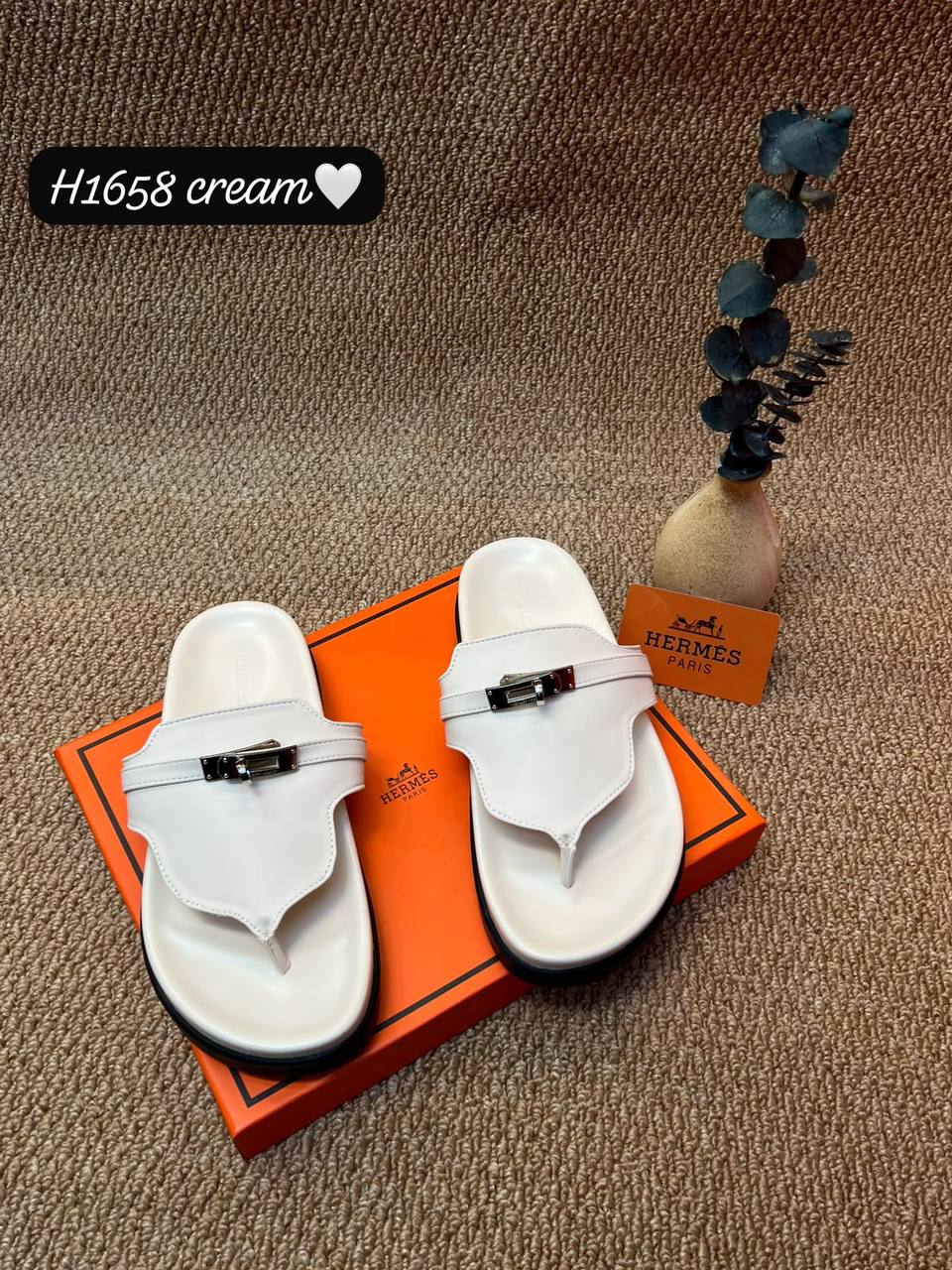 Hermes
Empore sandals
Size 36 to 41

95 dhs💓

Zain236
♥️♥️♥️