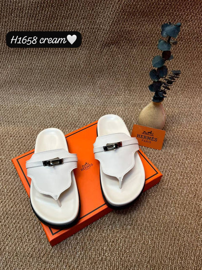 Hermes
Empore sandals
Size 36 to 41

95 dhs💓

Zain236
♥️♥️♥️