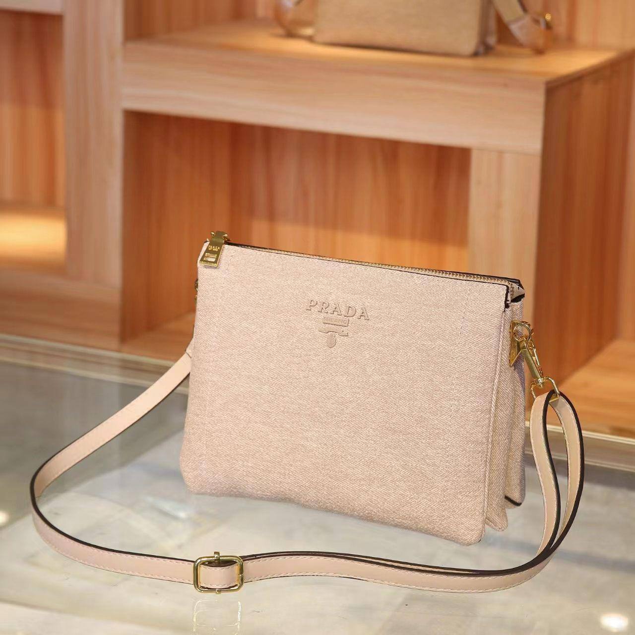 Prada
withbox 🎁

110 dhs✅

Zain143
♥️♥️♥️