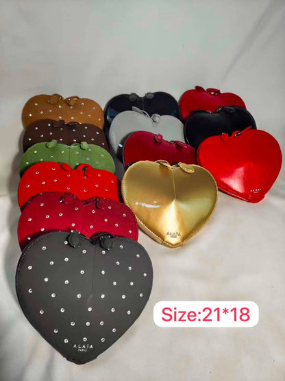 Alaia
100 dhs🇦🇪🇦🇪
Size:21*18
With box

Zain07
♥️♥️♥️