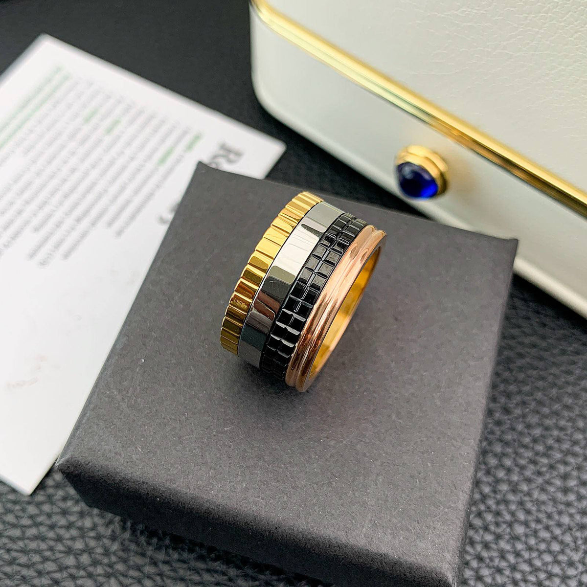BOUCHERON 😍
Ring 💍 available size👇
6,7,8,9
Master quality 💯
With normal boxes 📦 
45 dhs🇦🇪🇦🇪

With master box
125 dhs🇦🇪🇦🇪

Zain216
♥️♥️♥️