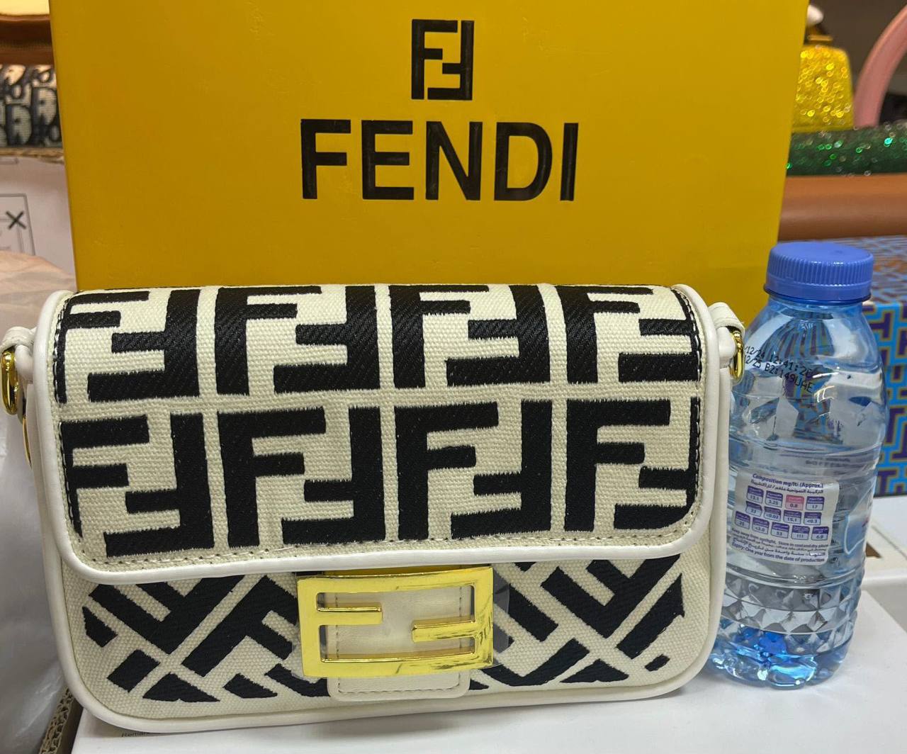 Fendi
95 dhs✅
With box
Size20cm

Zain219
♥️♥️♥️