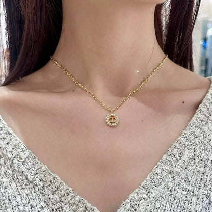 *Dior ❤️‍🔥*
Necklace 🦋
Earring💥
Bracelet 🐦‍🔥
Master quality 💯

With normal boxes 🗃️ 
150DHS🇦🇪🇦🇪
With master box 📦 
160 DHS🇦🇪🇦🇪🇦🇪

Zain216
♥️♥️♥️