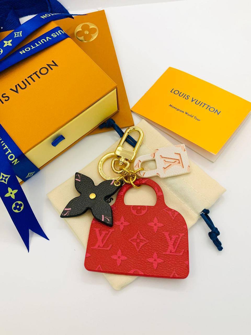 KEYCHAIN
BAG CHARM
MASTER✨💫
70 DHS✅

 WITH GOOD BOX AND PAPER BAG🎁🛍️

Zain89
♥️♥️♥️