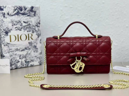 Dior 

have box
100 dhs🇦🇪🇦🇪

Zain07
♥️♥️♥️