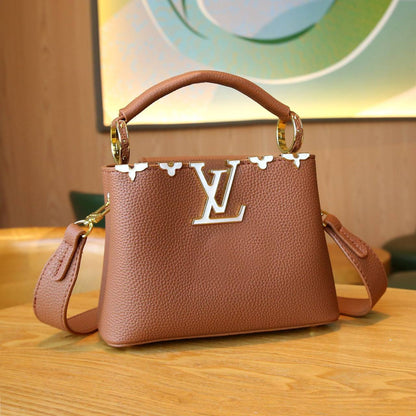 LOUIS VUITTON 

NEW CAME 

HIGH QUALITY 

WITH BOX 

120 dhs🇦🇪
Zain39
♥️♥️♥️