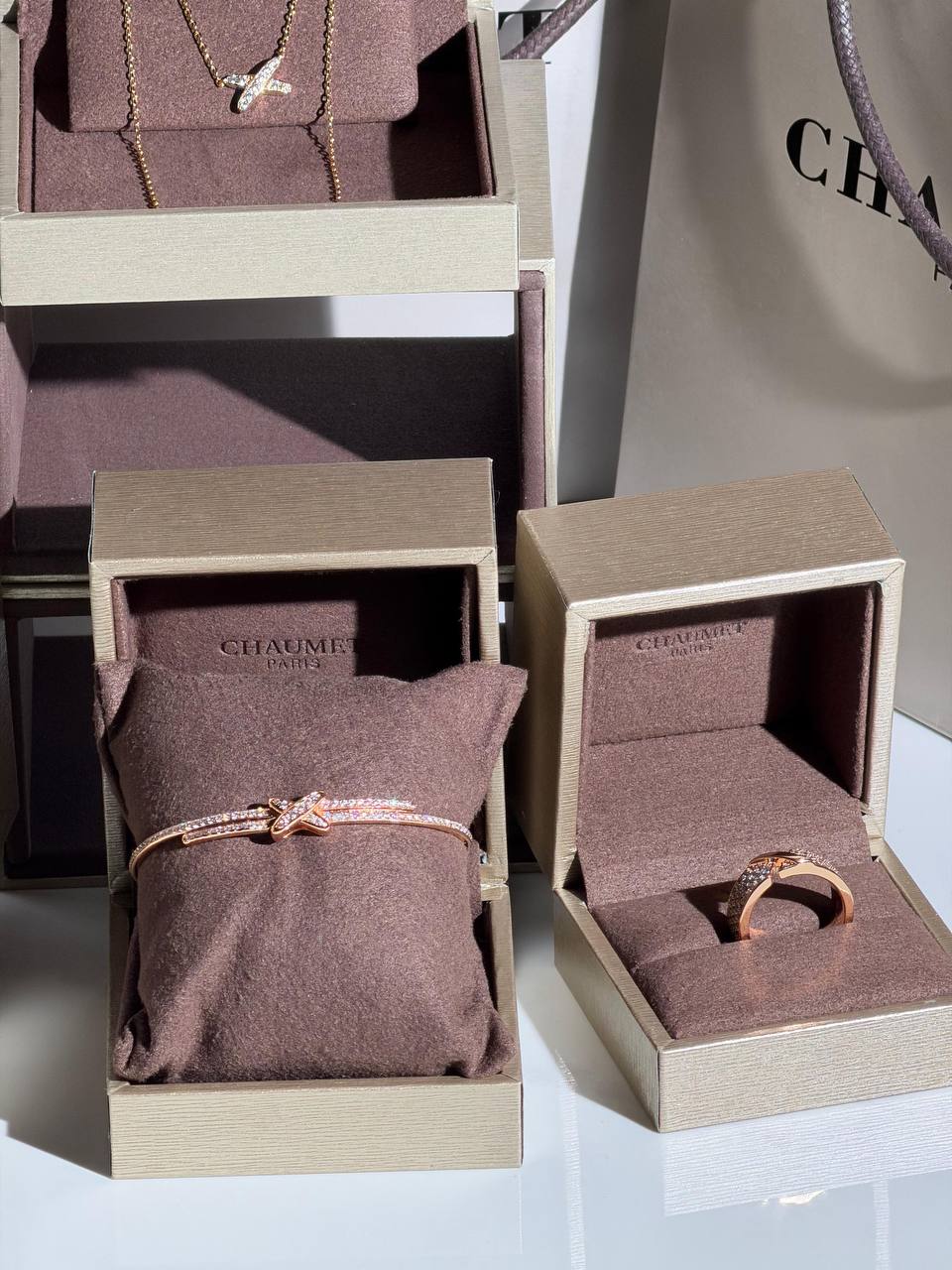 Chaumet
Fine Set
 Latest Collection  😍
<Bangles
<Rings 
Color:- Gold ,Rose Gold & Silver
Quality: Super Master
For Price 👇 WTSP Text Zain 0568585901
0507557372
0544061607

Zain268
♥️♥️♥️
