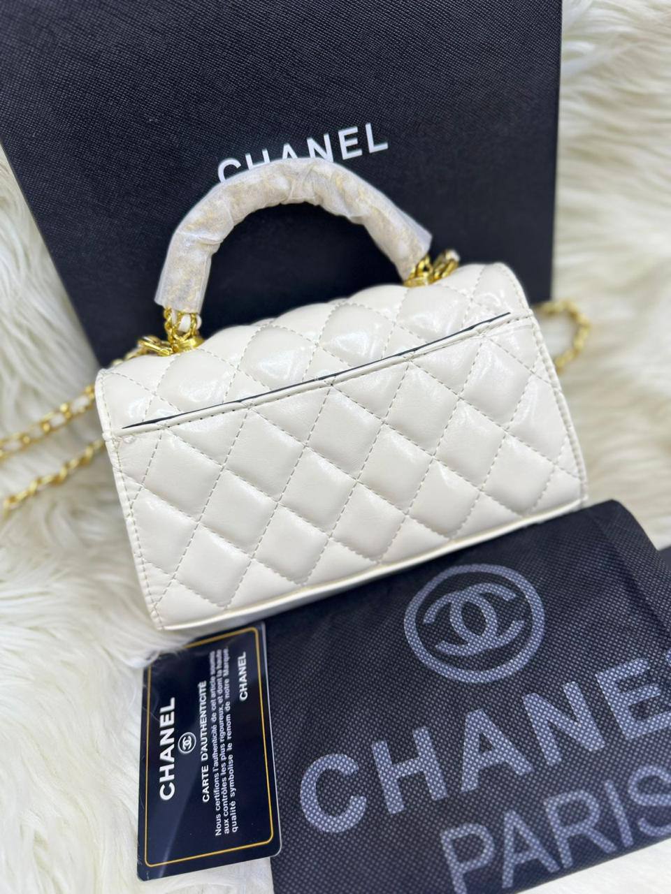 Chanel Kelly
Size : 19 * 12 * 4 cm
85 dhs🪙🖤
with box🎁

Zain115
♥️♥️♥️