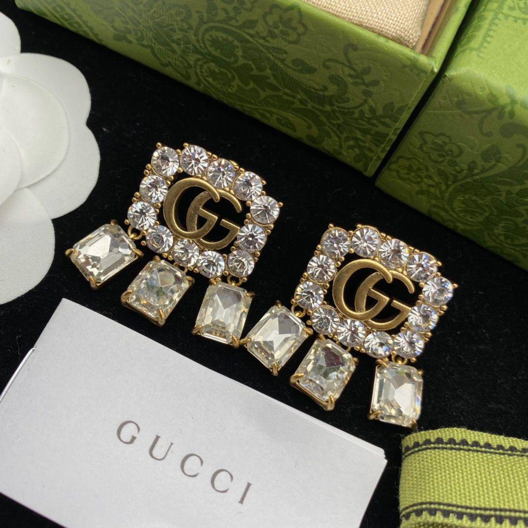 GUCCI EARRING
MASTER ✨💫
55 DHS💓
WITH BOX AND PAPER BAG🎁🛍️

Zain89
♥️♥️♥️