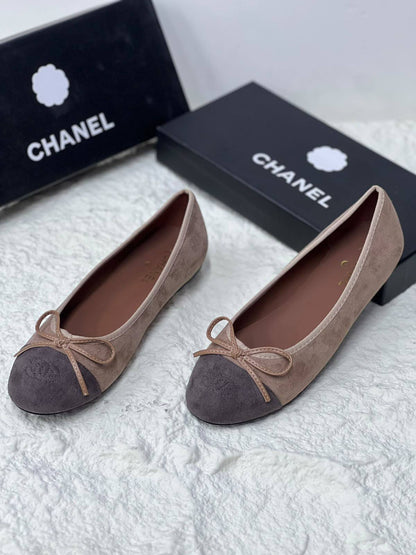 Chanel 
New arrive
Size 36-41
105 dhs🇦🇪🇦🇪

(Limited stock )🙏

Zain21
Zain86
♥️♥️♥️