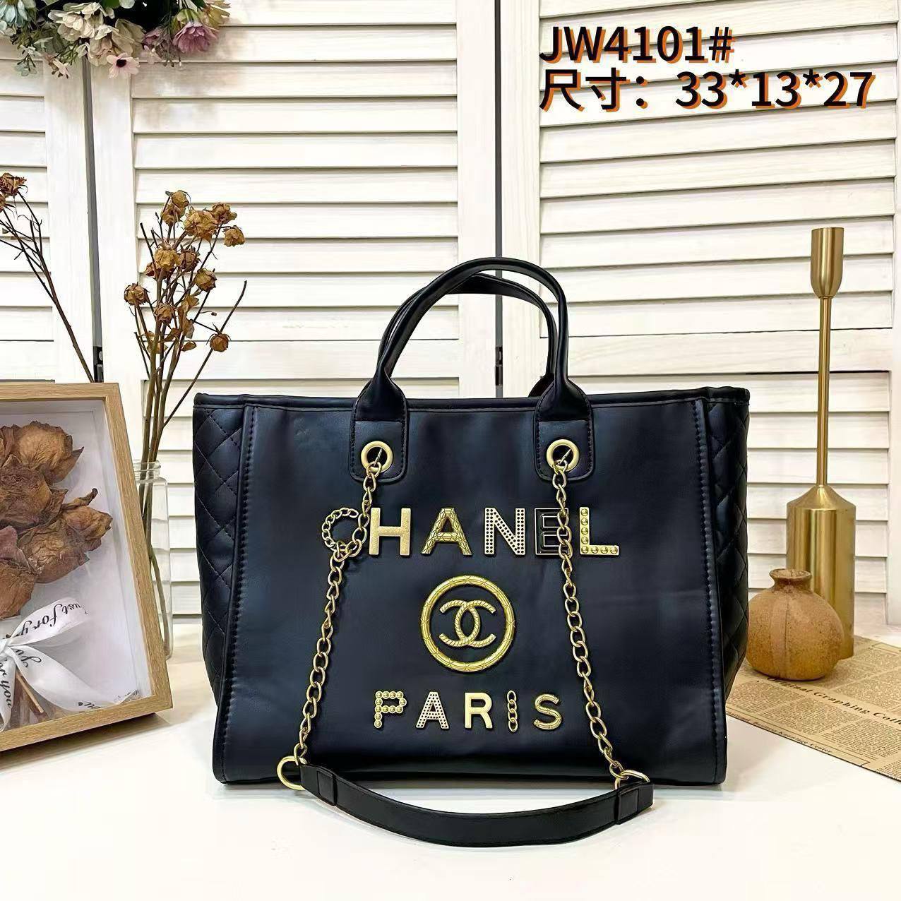 Chanel
33*27*13 cm
80 dhs🪙🌨️

Zain17
♥️♥️♥️