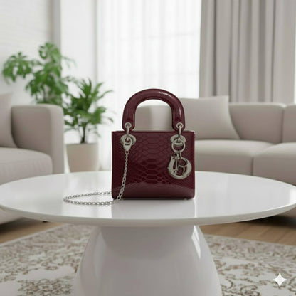 CHRISTIAN LADY DIOR
ɢʟᴏssʏ ᴄʀᴏᴄᴏᴅɪʟᴇ ʟᴇᴀᴛʜᴇʀ
sɪʟᴠᴇʀ ʜᴀʀᴅᴡᴀʀᴇ
ᴡɪᴛʜ ʟᴏɴɢ ᴄʜᴀɪɴ sʟɪɴɢ
sɪᴢᴇ : 17 cm
ᴡɪᴛʜ BOX
🎁🎁🎁

95 dhs🪙🌺

Zain31
♥️♥️♥️