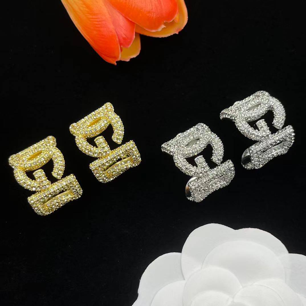 D&G Earrings ☘️
Master quality 

60 dhs🪙💕
normal box
🎁🎁🎁

Zain48
♥️♥️♥️