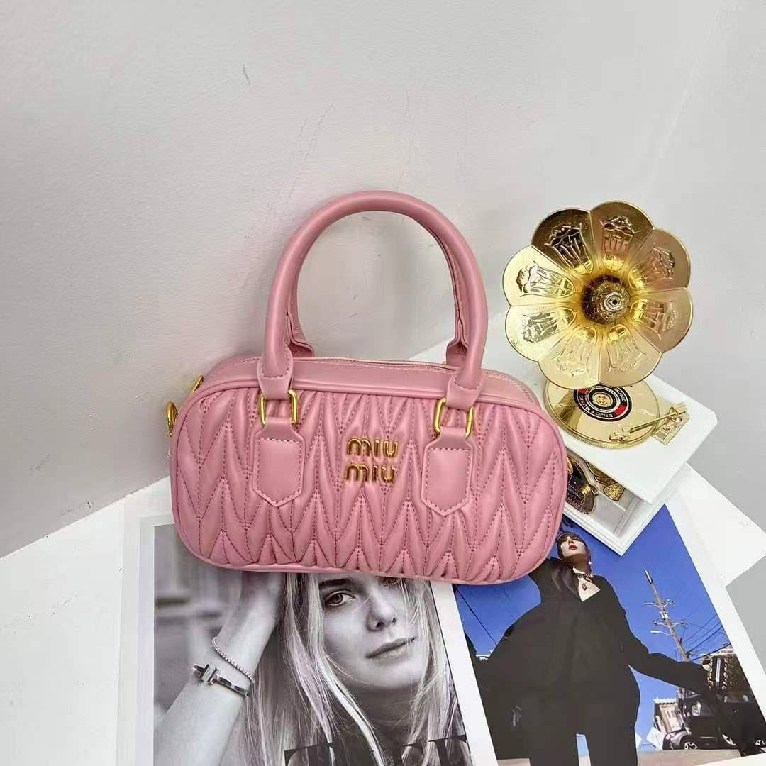 MIU MIU

70 dhs🇦🇪🇦🇪🇦🇪

Zain232
♥️♥️♥️