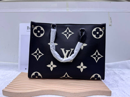 LV
size:36 cm  
100 dhs💓

Zain114
♥️♥️♥️