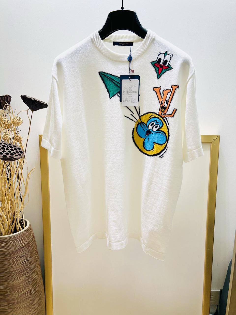 Lv
Men’s Tshirt 
Master Quality 
SMLXLXXL 
300 dhs🇦🇪🇦🇪

Zain276
♥️♥️♥️