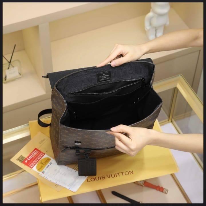 LV
140 dhs🇦🇪🇦🇪
size 30/40/14cm
High quality
Men's and women's outdoor backpacks

Zain26
♥️♥️♥️