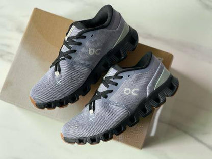 On Cloud X 4 "Feather | Black" 
36-45 AVAILABLE 🤩 
220 dhs❣️

Zain242
♥️♥️♥️