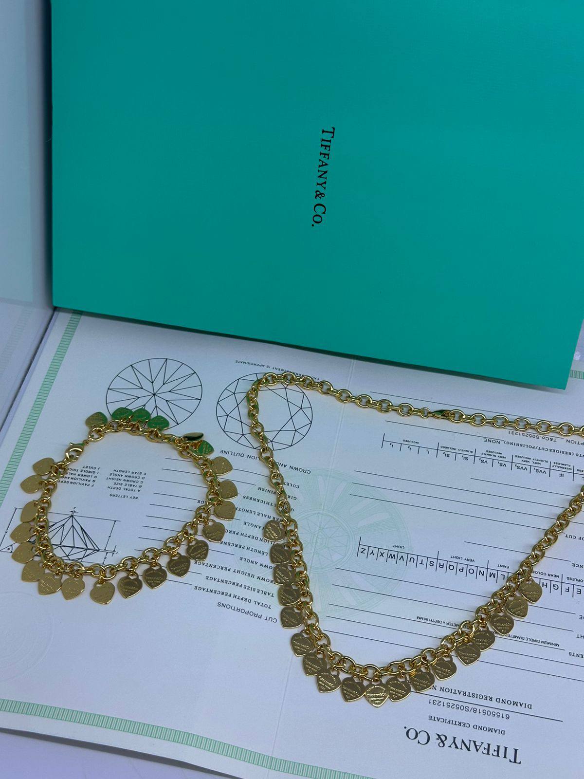Tiffany ❤️‍🔥*
Necklace 🦋
Bracelet 🐦‍🔥
Master quality 💯
With normal boxes 📦 
125 dhs❣️
With master box 🗃️ 
135 dhs❣️

Zain216
♥️♥️♥️