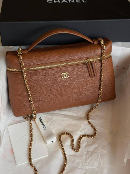 Chanel
 𝐕𝐀𝐍𝐈𝐓𝐘 𝐂𝐀𝐒𝐄 𝐖𝐈𝐓𝐇 𝐂𝐇𝐀𝐈𝐍 𝐒𝐔𝐏𝐄𝐑 𝐌𝐀𝐒𝐓𝐄𝐑 𝐐𝐔𝐀𝐋𝐈𝐓𝐘 
𝐋𝐀𝐑𝐆𝐄 -1300 dhs✅
𝐌𝐞𝐝𝐢𝐮𝐦 - 1250 dhs✅
𝐒𝐦𝐚𝐥𝐥 - 1200 dhs✅

ETAG4
♥️♥️♥️