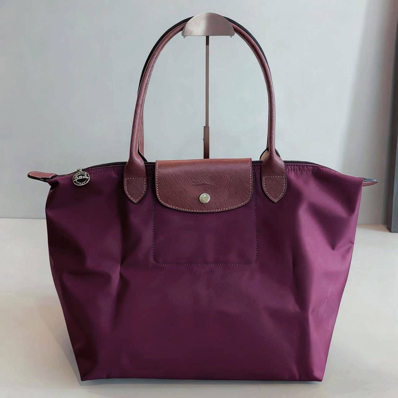 LONG CHAMP
 NEW CAME HIGH QUALITY 
BIG SIZE 
90 dhs✅

Zain39
♥️♥️♥️