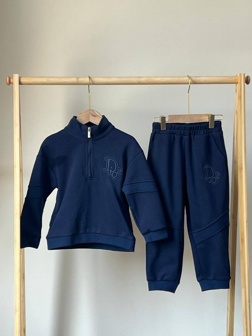 New collection{}
Brand : Dior 🔥
Super master quality 😍
Size:2/ 12years old
290 dhs🪙🌨️

Zain261
♥️♥️♥️