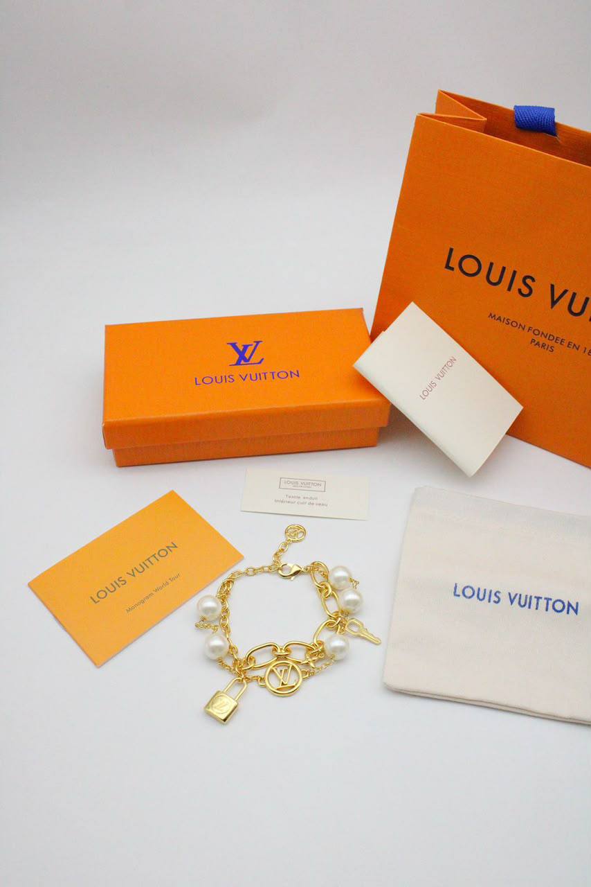 Lv bracelt

80 dhs 

Zain122
♥️♥️♥️