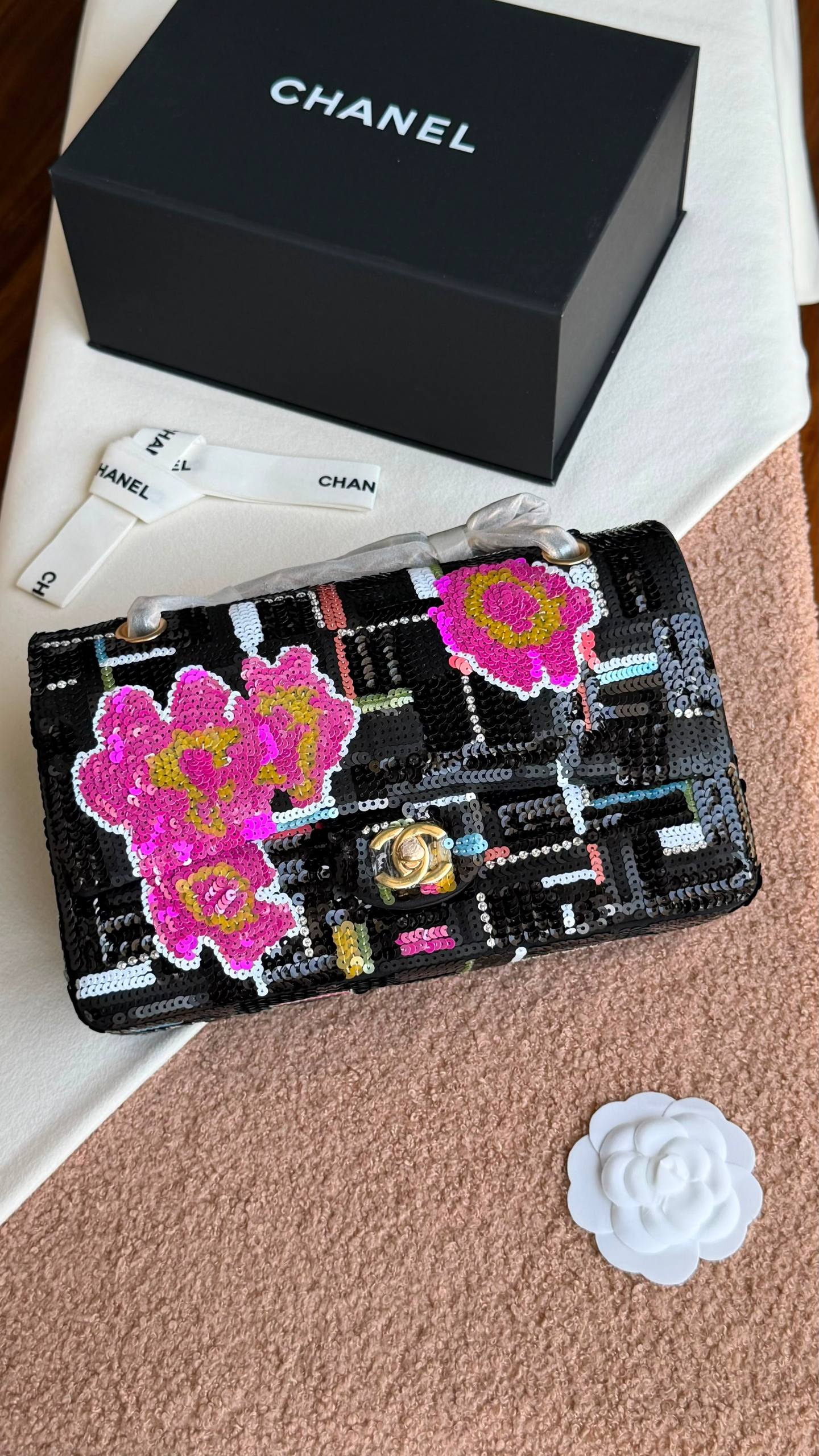 Chanel Limited Edition 🌈✨
Size : 25 Cm 
✨VIP QUALITY  ✨
With original Packing 🎁
For Price 👇 WhatsApp✅
0568585901 
0507557372
0552275751 Owner Zain 👌

Zain280
♥️♥️♥️
