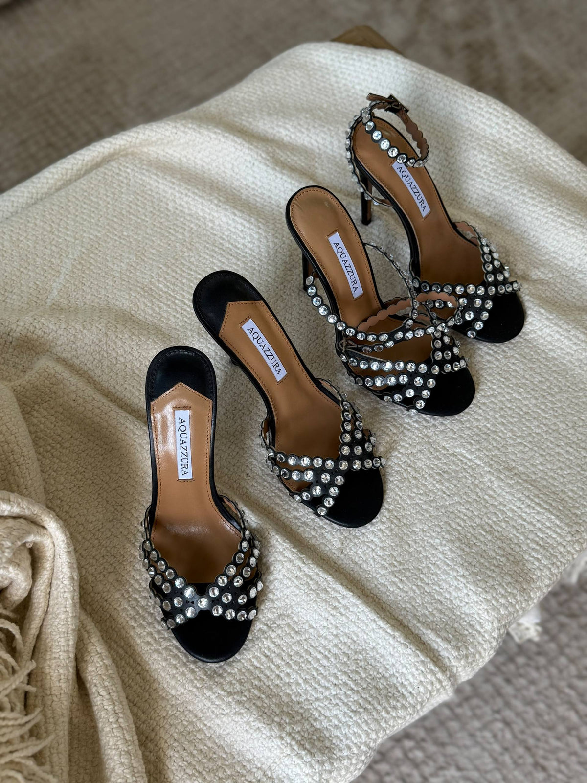 AQUAZZURA 

36 to 41

430 dhs🇦🇪🇦🇪🇦🇪

Zain288
♥️♥️♥️