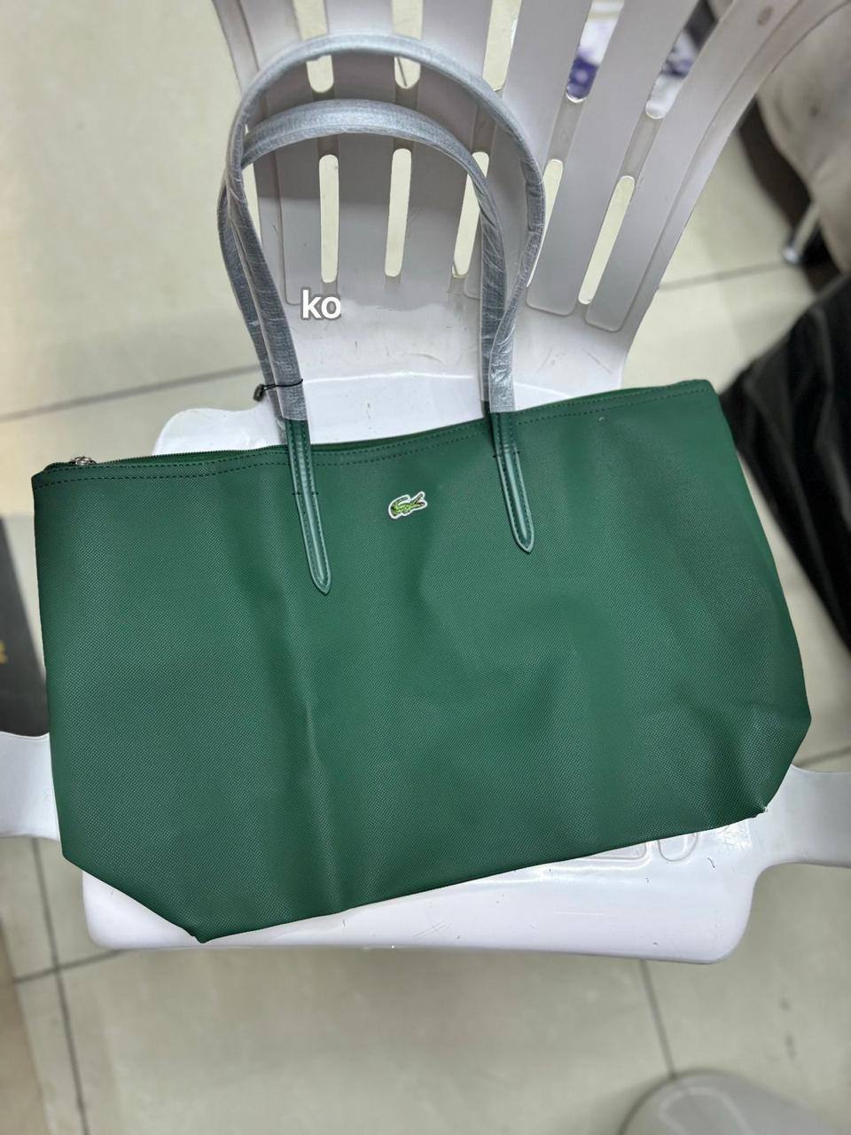 ❤️‍🔥LACOSTE 🐊 Tote
1⃣️First quality 
Size: 47 * 30 cm
55 dhs✅

Zain115
♥️♥️♥️